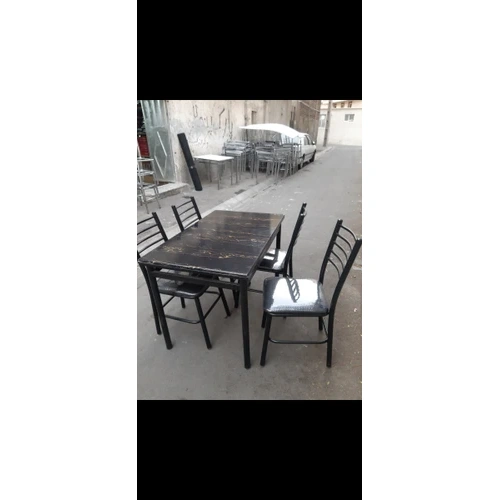 میز غذا خوری رستوران